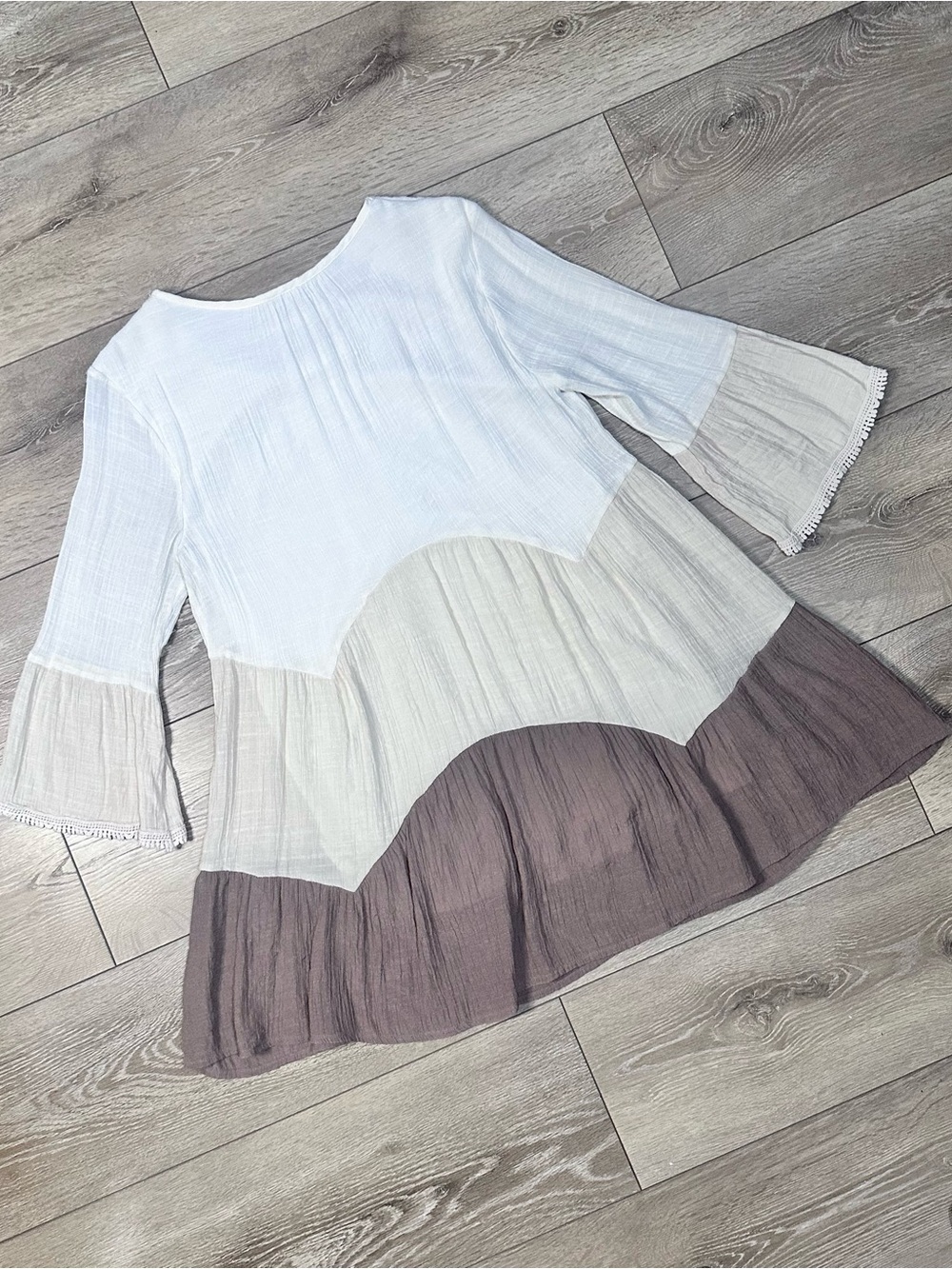 Calstyle Boho Tiered Colorblock Tunic Top Crochet Trim Bell Sleeves - Picture 12 of 13